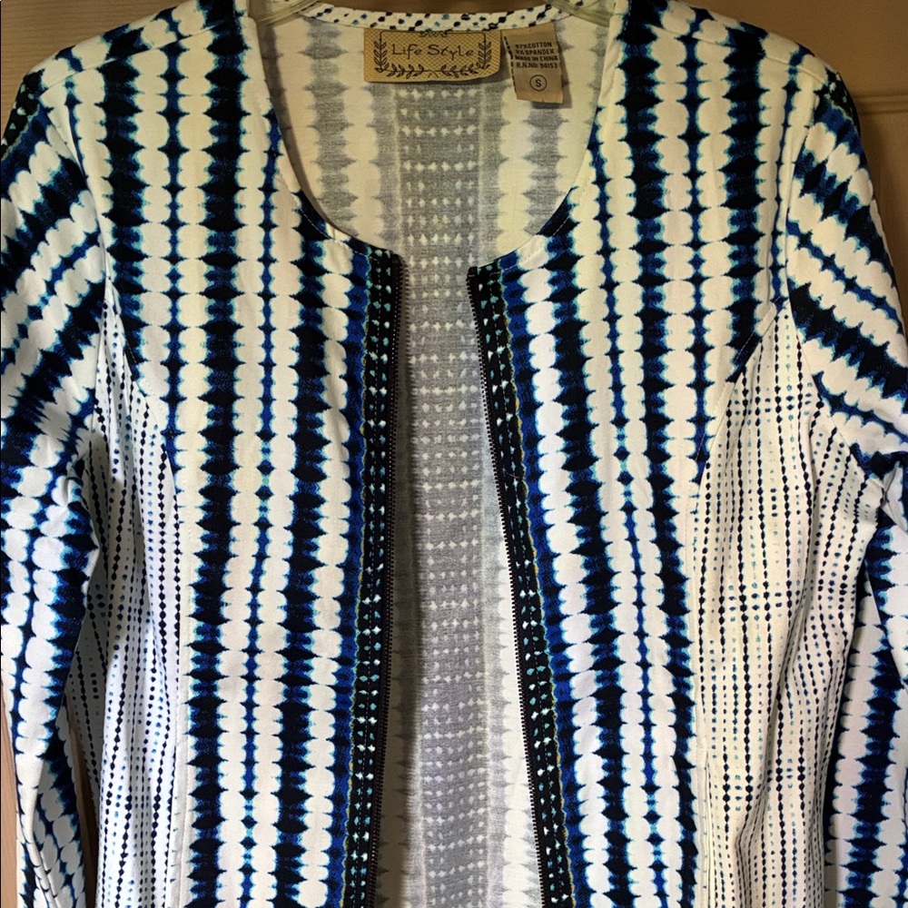 Life Style Blue & White Patterned Open Jacket